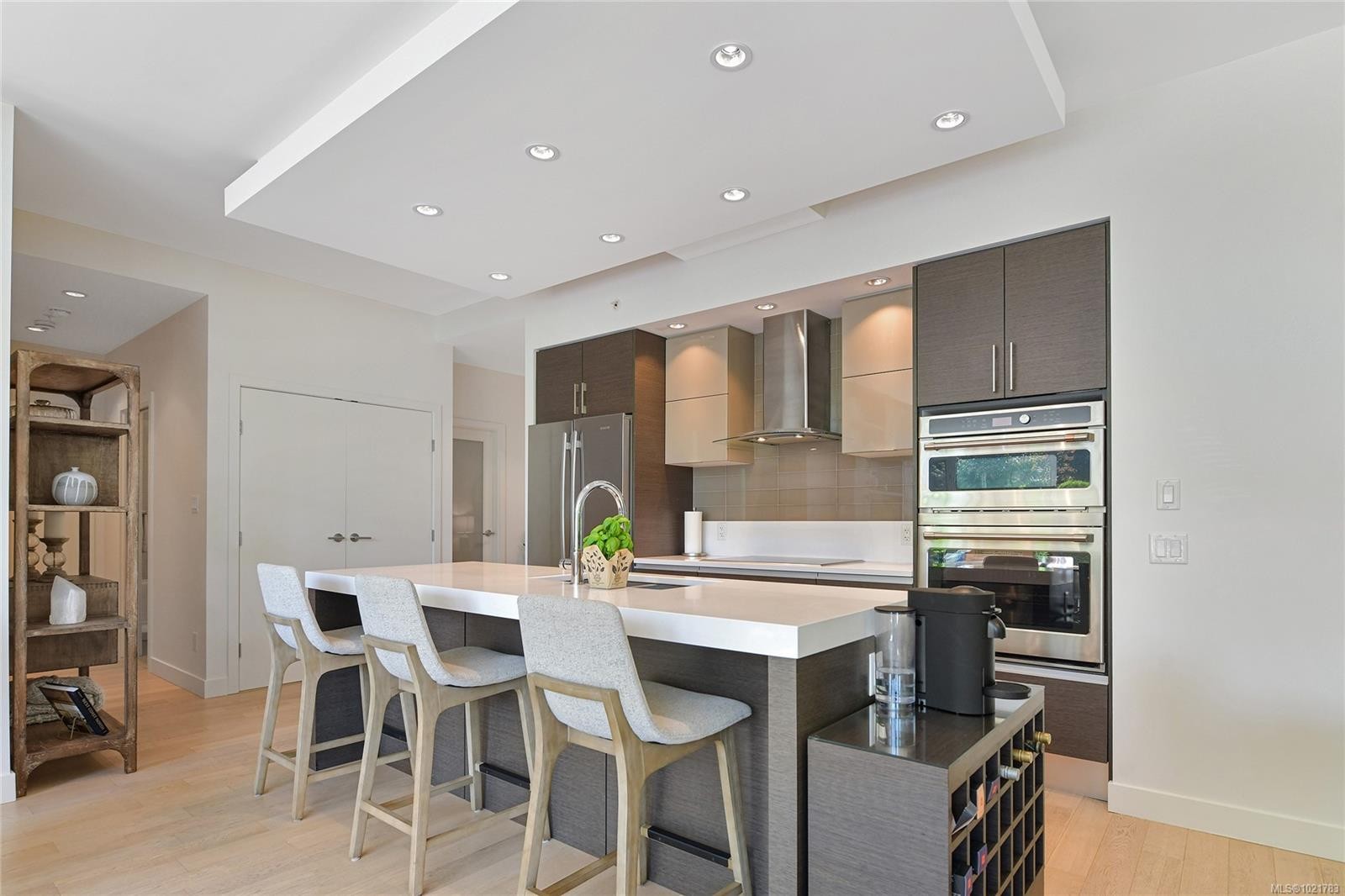 101-200 Douglas St, Victoria, BC - Indoor