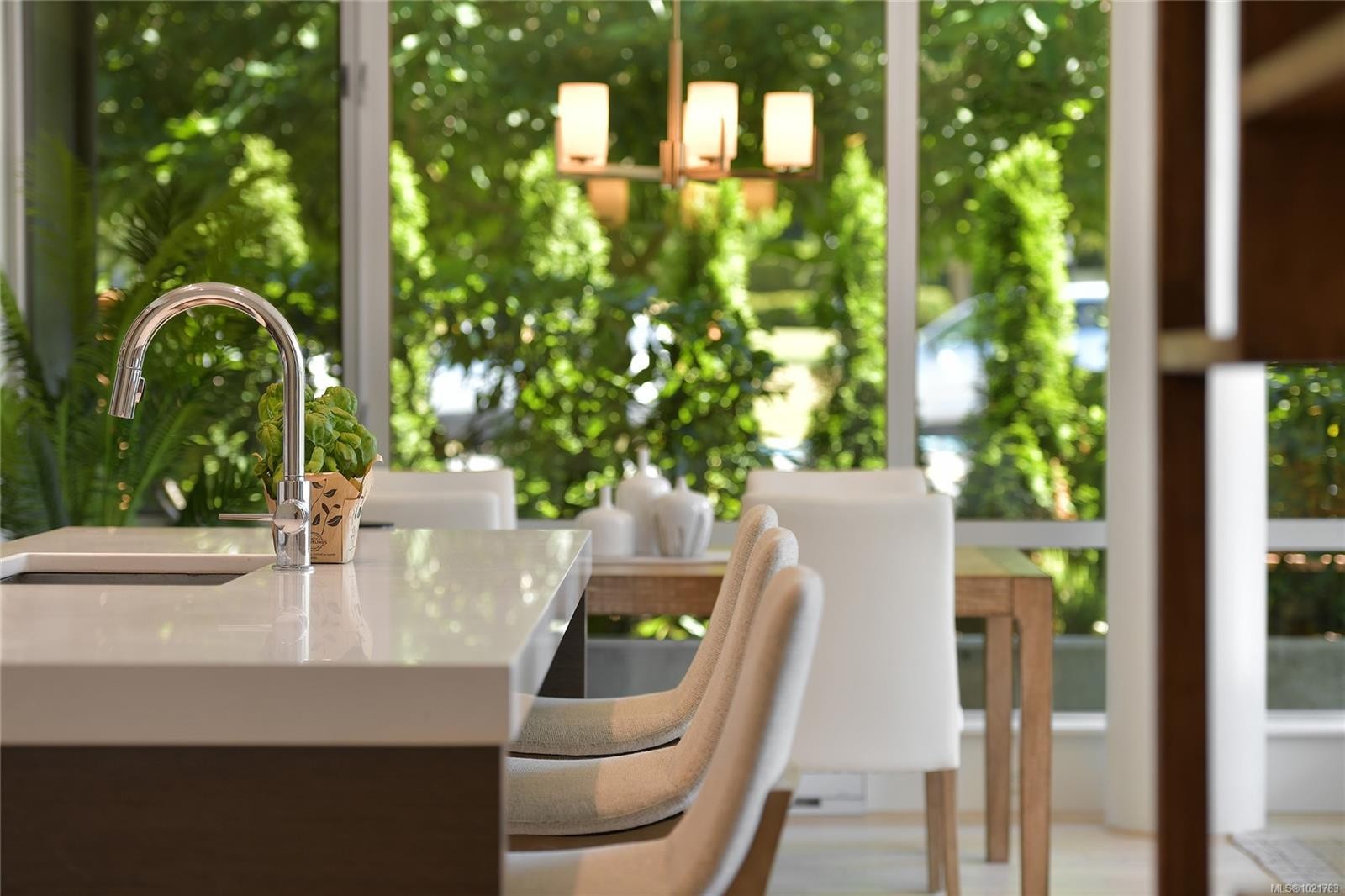 101-200 Douglas St, Victoria, BC - Indoor