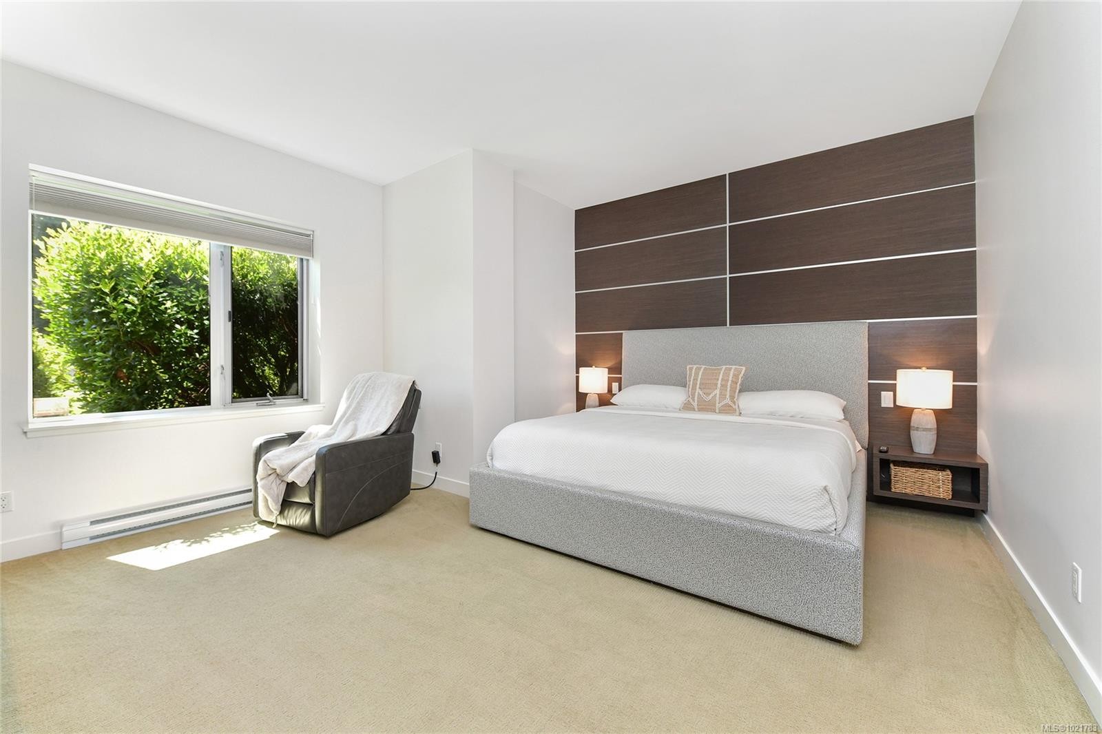 101-200 Douglas St, Victoria, BC - Indoor Photo Showing Bedroom