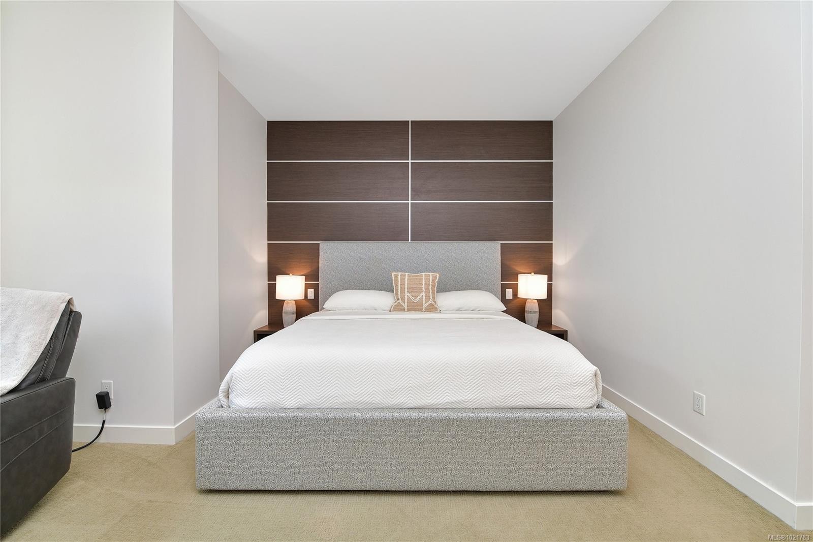 101-200 Douglas St, Victoria, BC - Indoor Photo Showing Bedroom