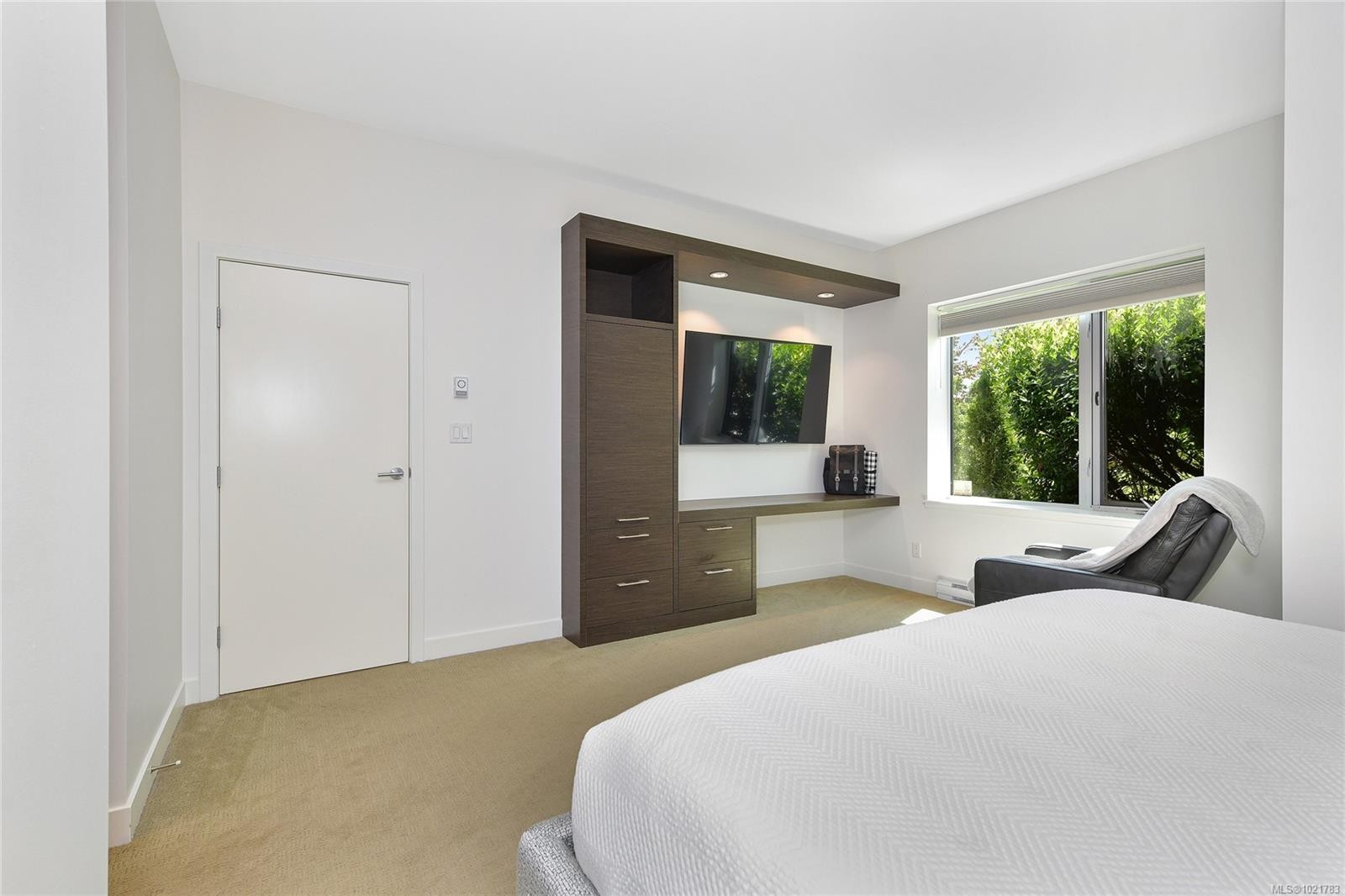 101-200 Douglas St, Victoria, BC - Indoor Photo Showing Bedroom