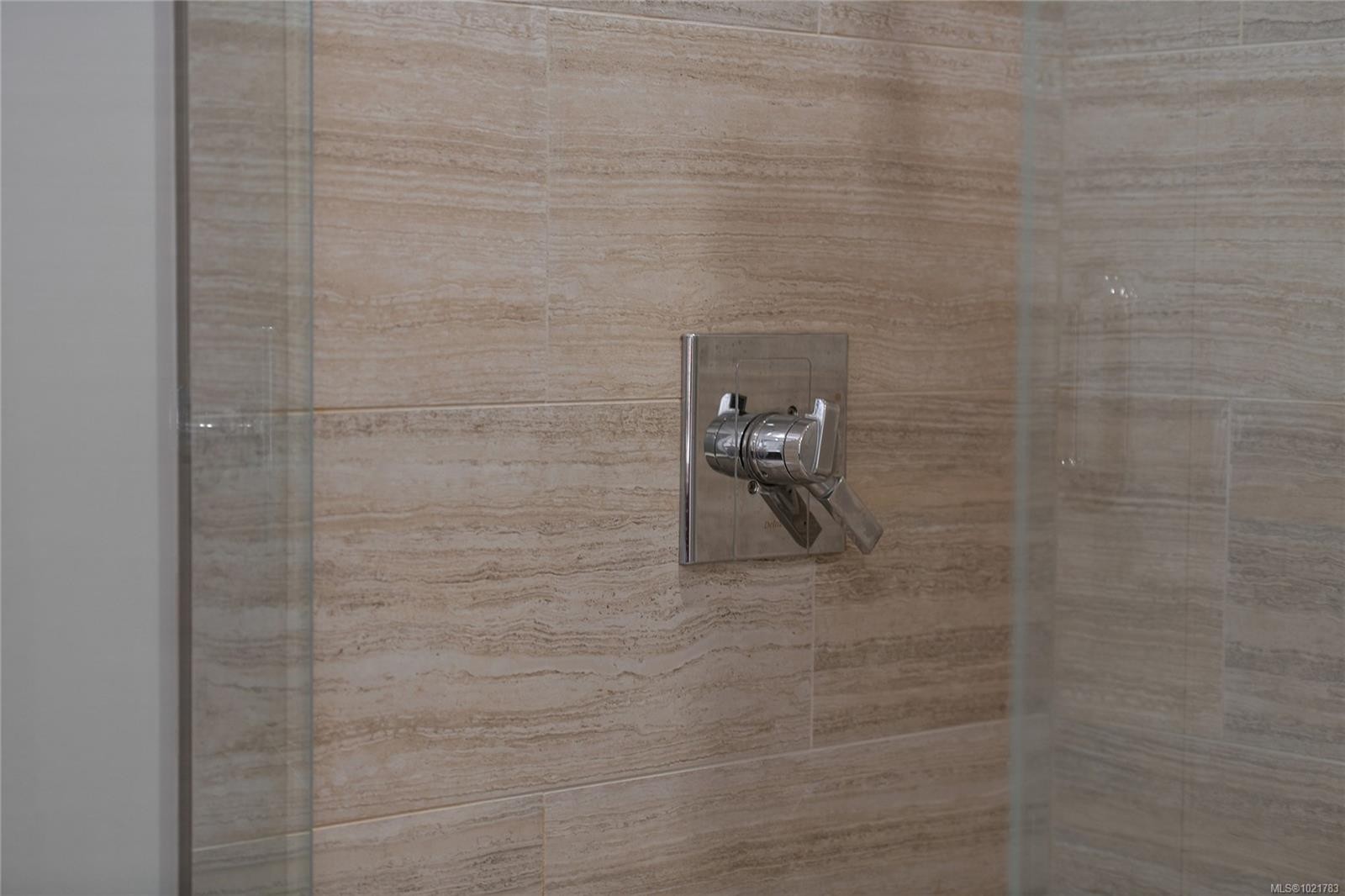 101-200 Douglas St, Victoria, BC - Indoor Photo Showing Bathroom