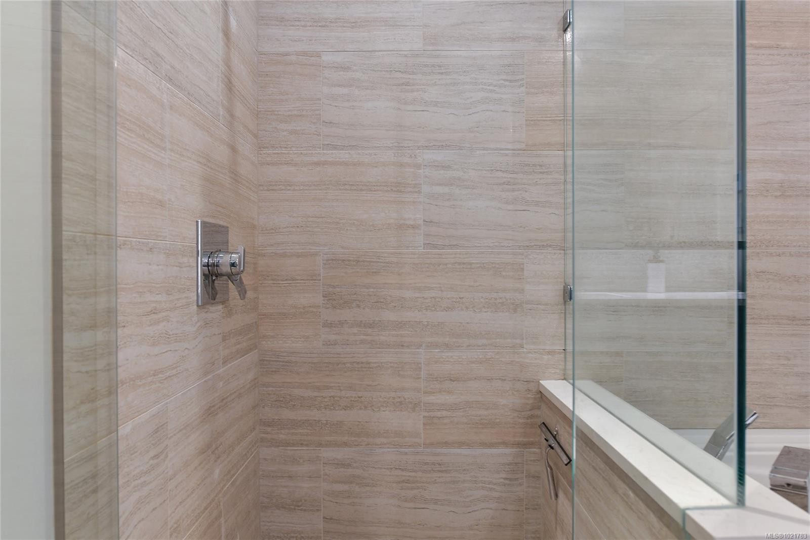 101-200 Douglas St, Victoria, BC - Indoor Photo Showing Bathroom