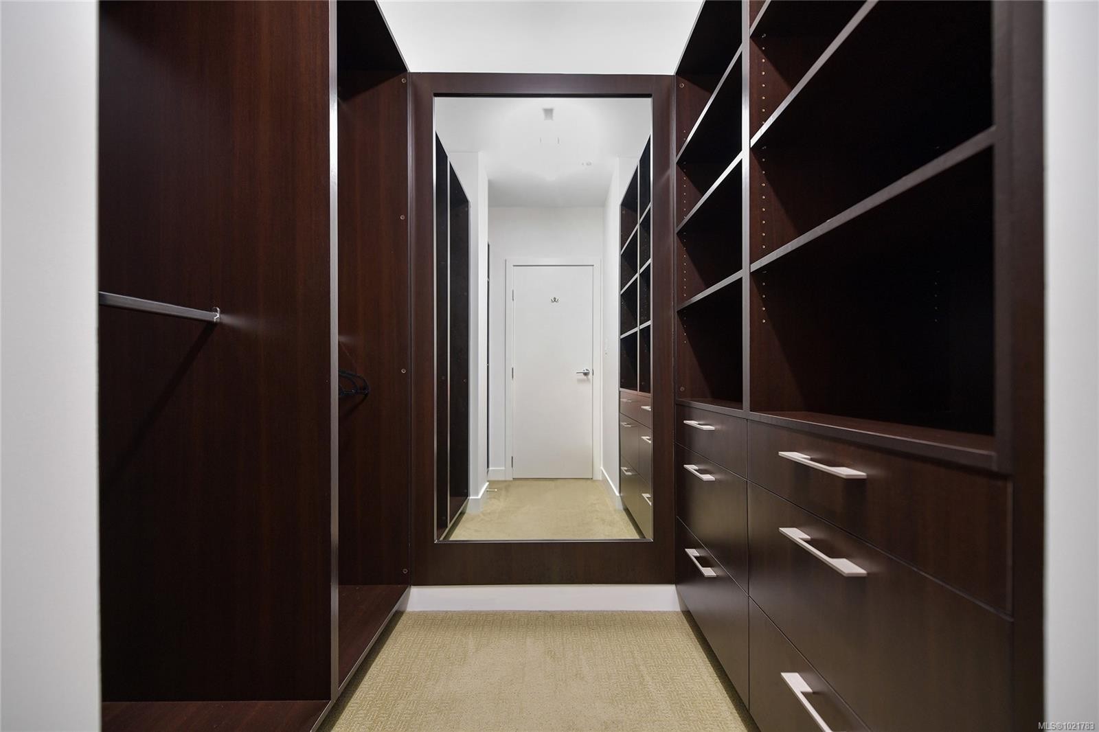 101-200 Douglas St, Victoria, BC - Indoor Photo Showing Other Room