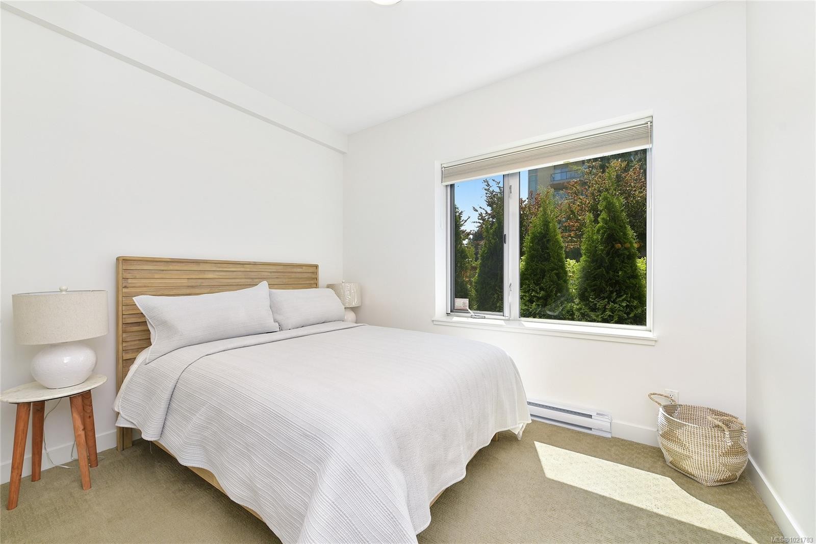 101-200 Douglas St, Victoria, BC - Indoor Photo Showing Bedroom