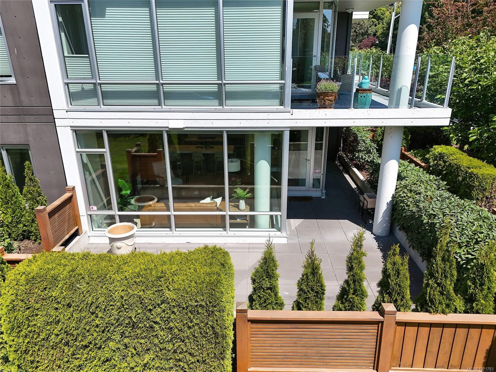 101-200 Douglas St, Victoria, BC - Outdoor With Deck Patio Veranda