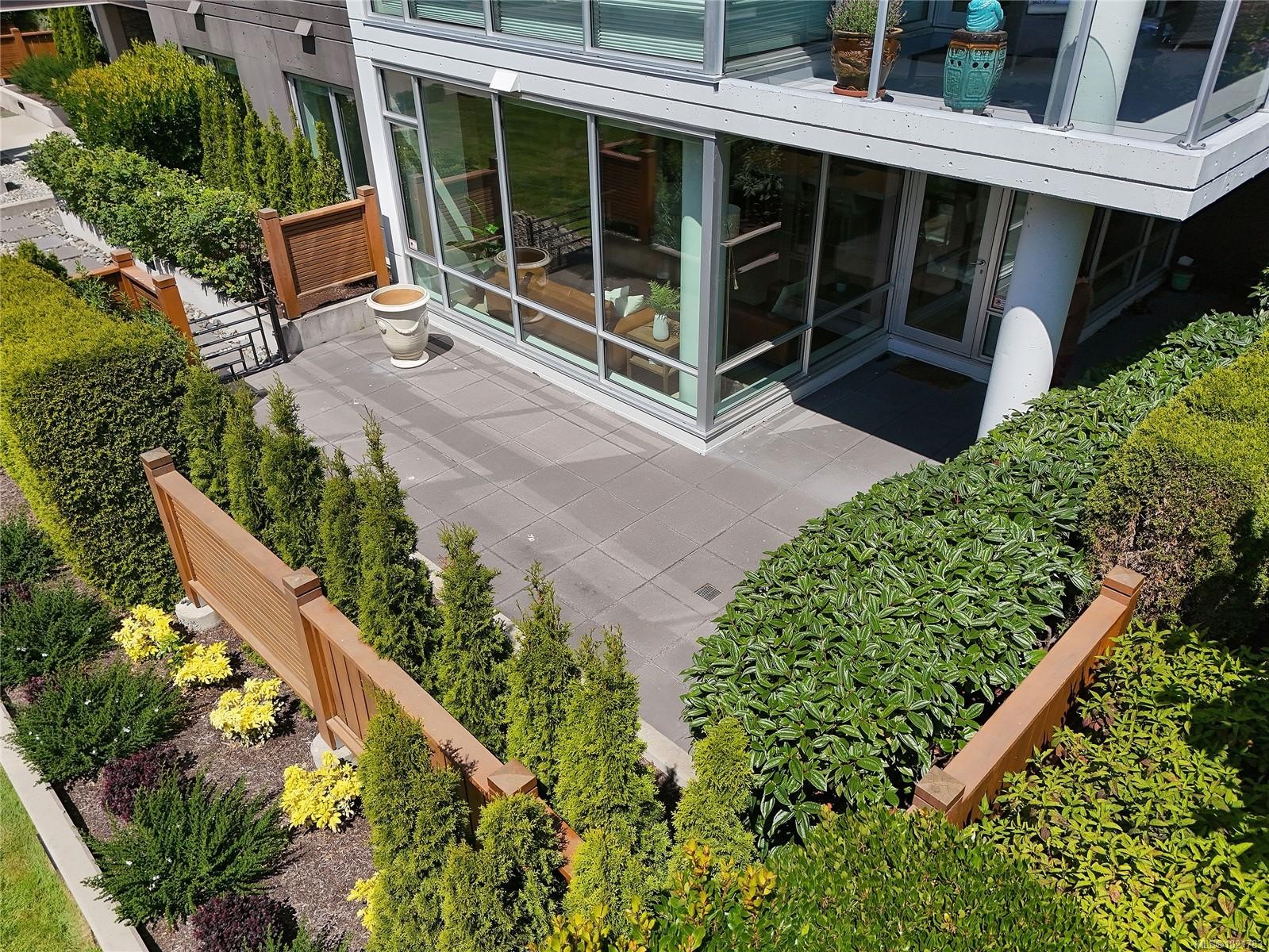 101-200 Douglas St, Victoria, BC - Outdoor With Deck Patio Veranda