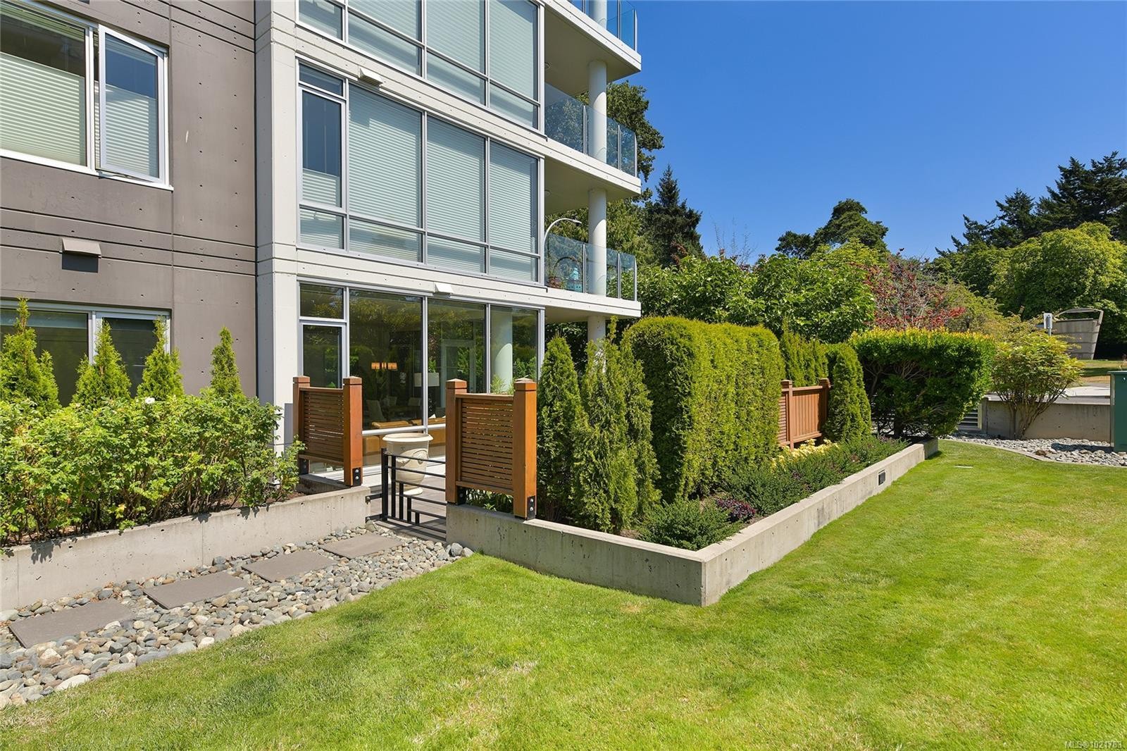 101-200 Douglas St, Victoria, BC - Outdoor