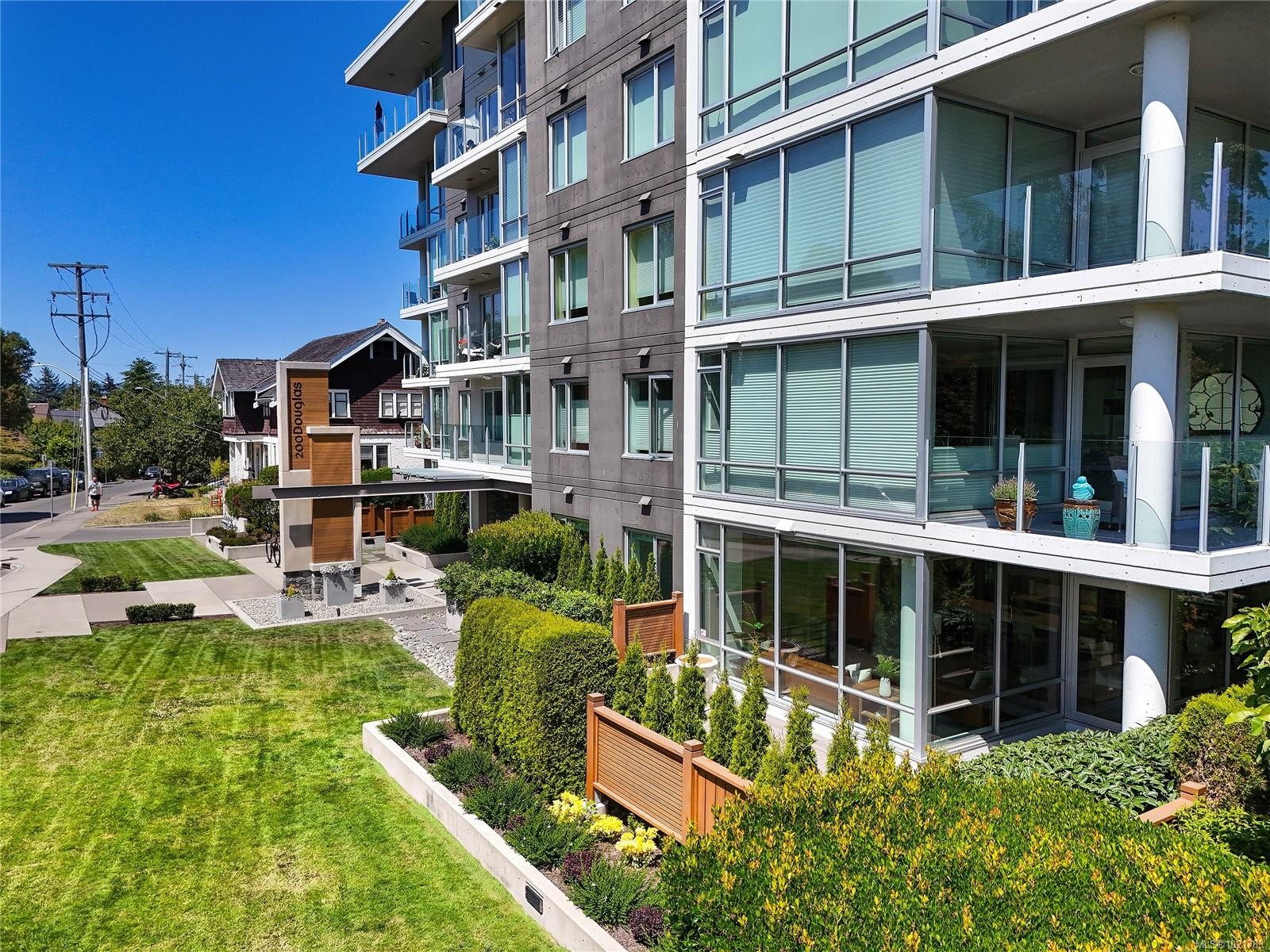 101-200 Douglas St, Victoria, BC - Outdoor