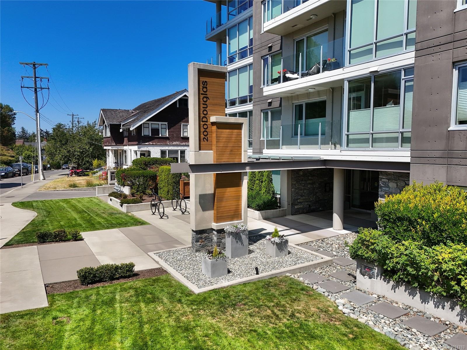 101-200 Douglas St, Victoria, BC - Outdoor