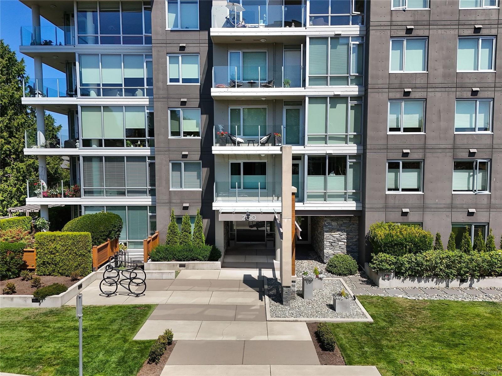 101-200 Douglas St, Victoria, BC - Outdoor With Facade