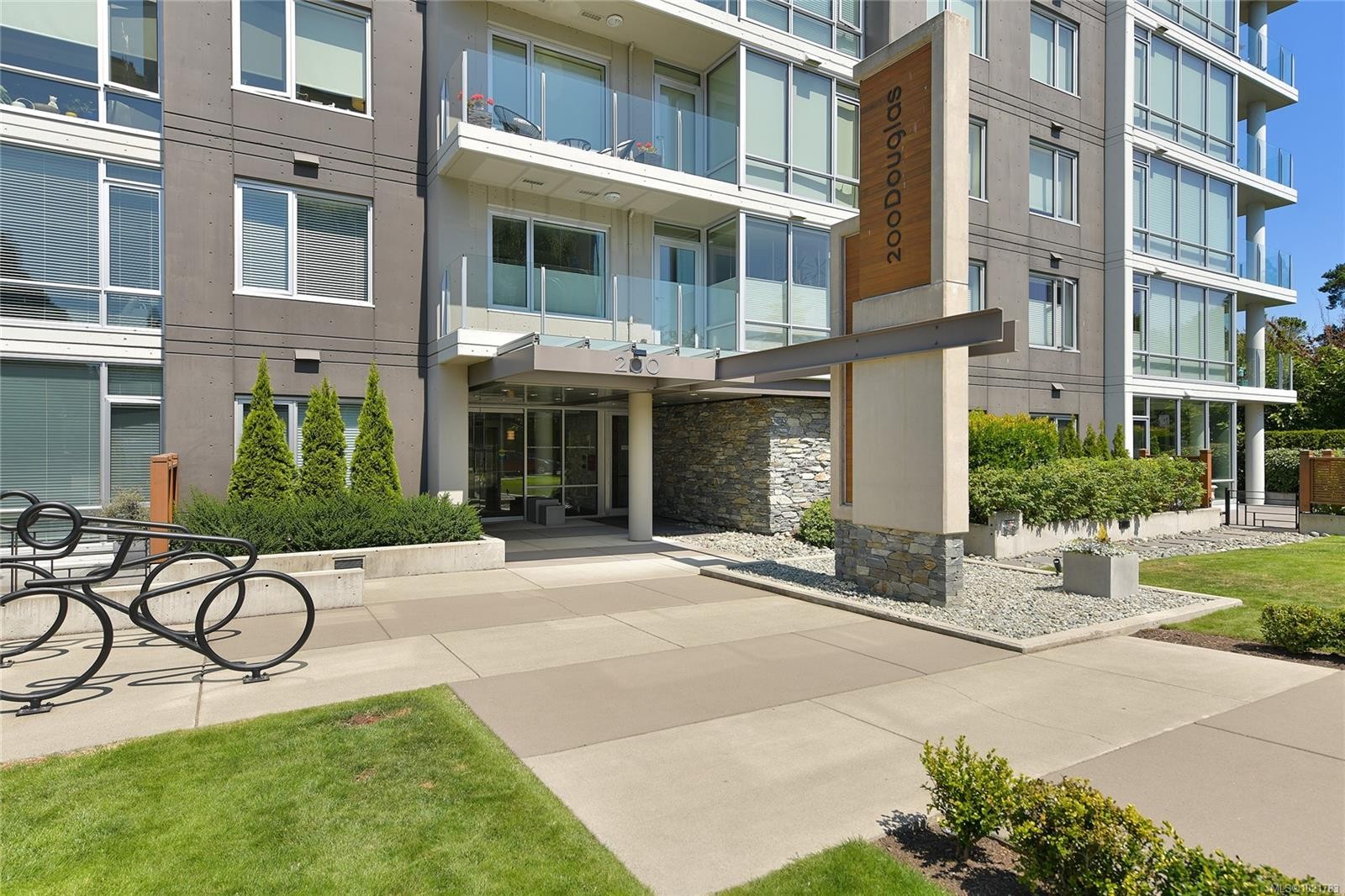 101-200 Douglas St, Victoria, BC - Outdoor With Facade