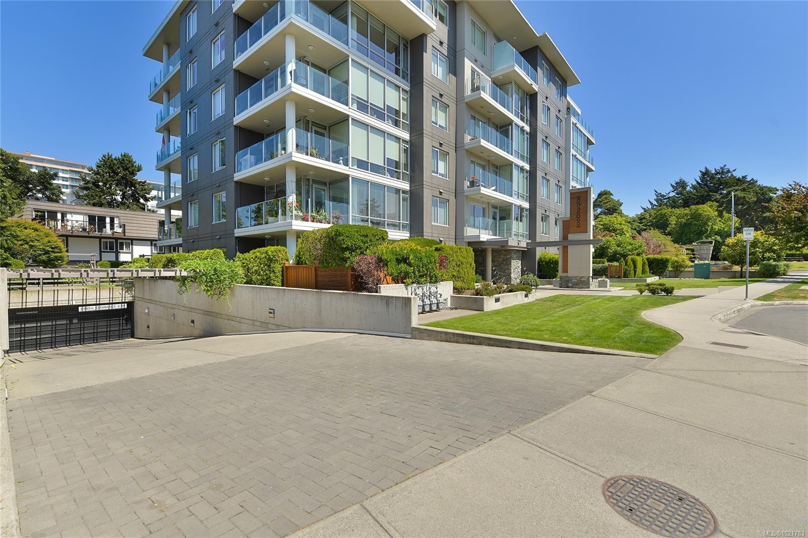 101-200 Douglas St, Victoria, BC - Outdoor