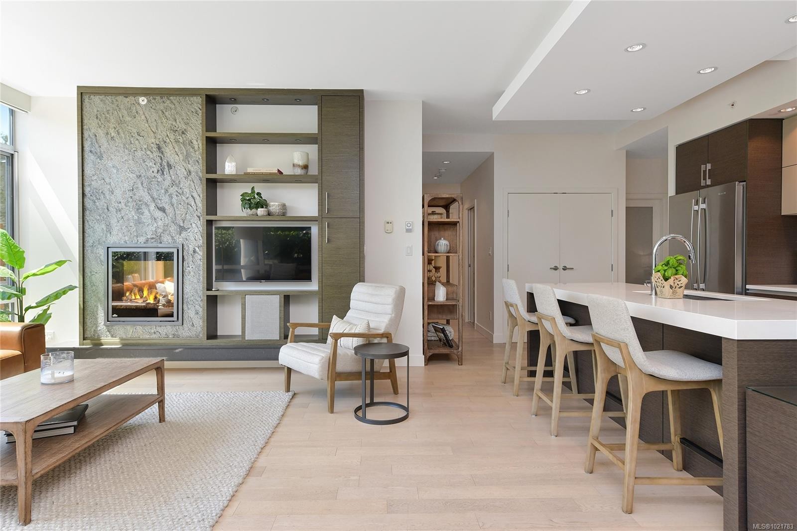 101-200 Douglas St, Victoria, BC - Indoor