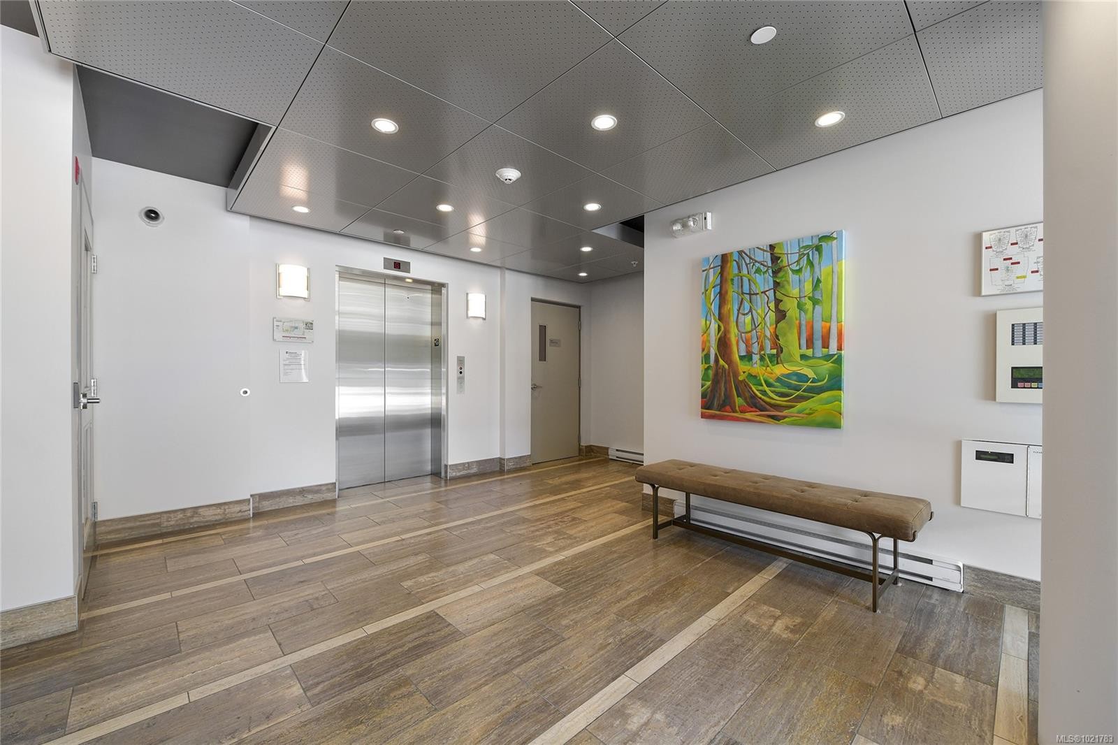 101-200 Douglas St, Victoria, BC - Indoor Photo Showing Other Room