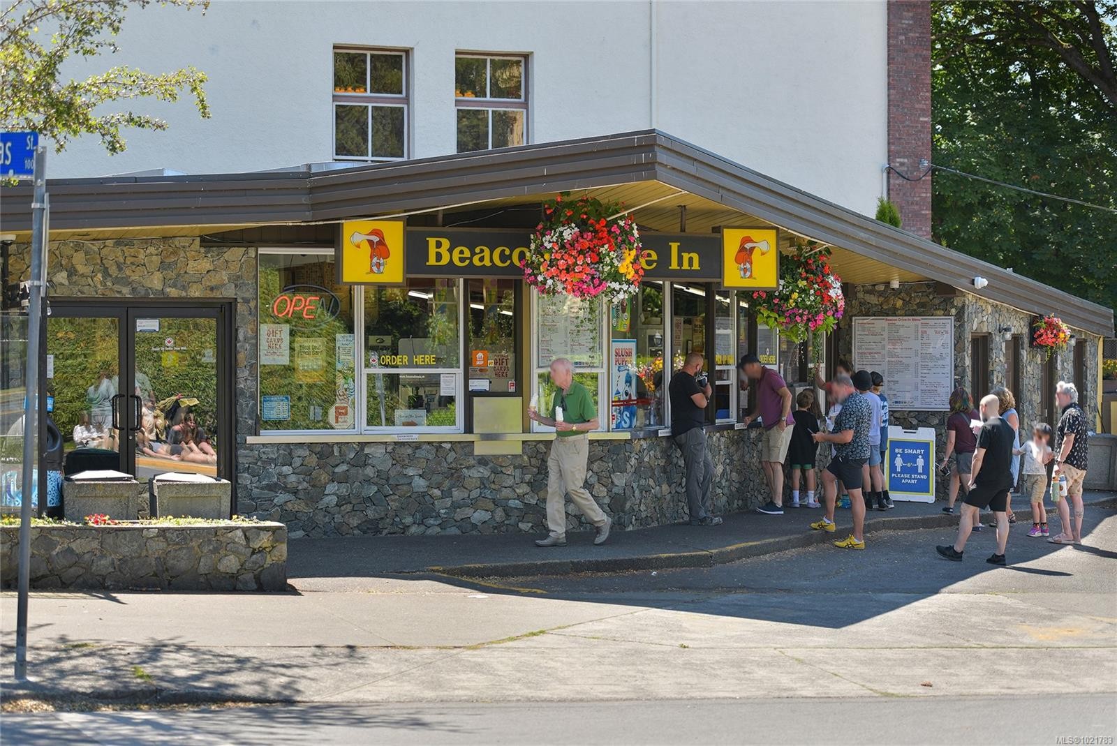 101-200 Douglas St, Victoria, BC - Outdoor