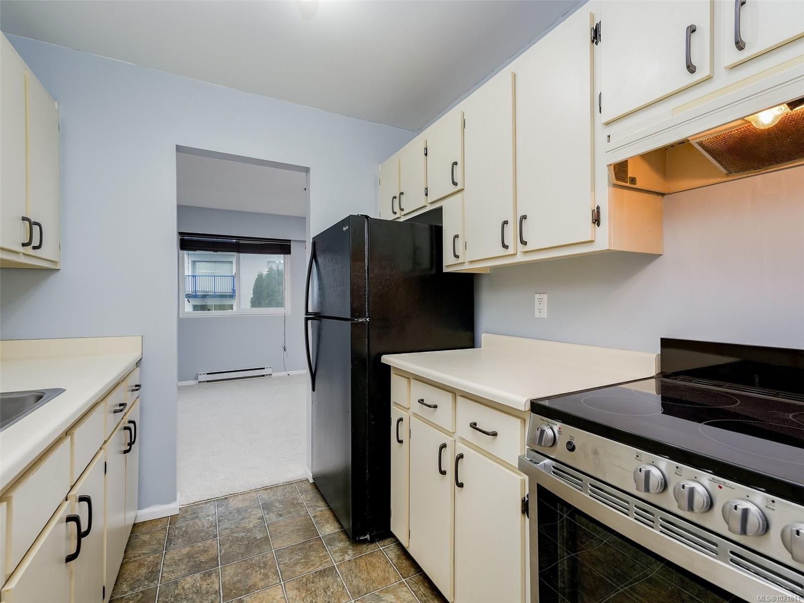 302-859 Carrie St, Esquimalt, BC