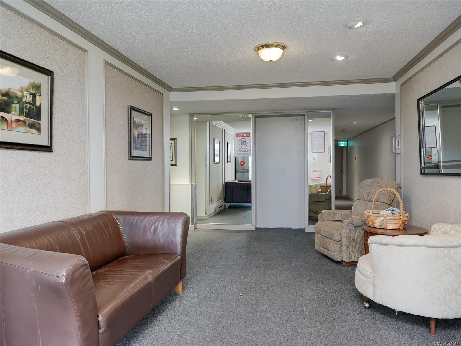 302-859 Carrie St, Esquimalt, BC