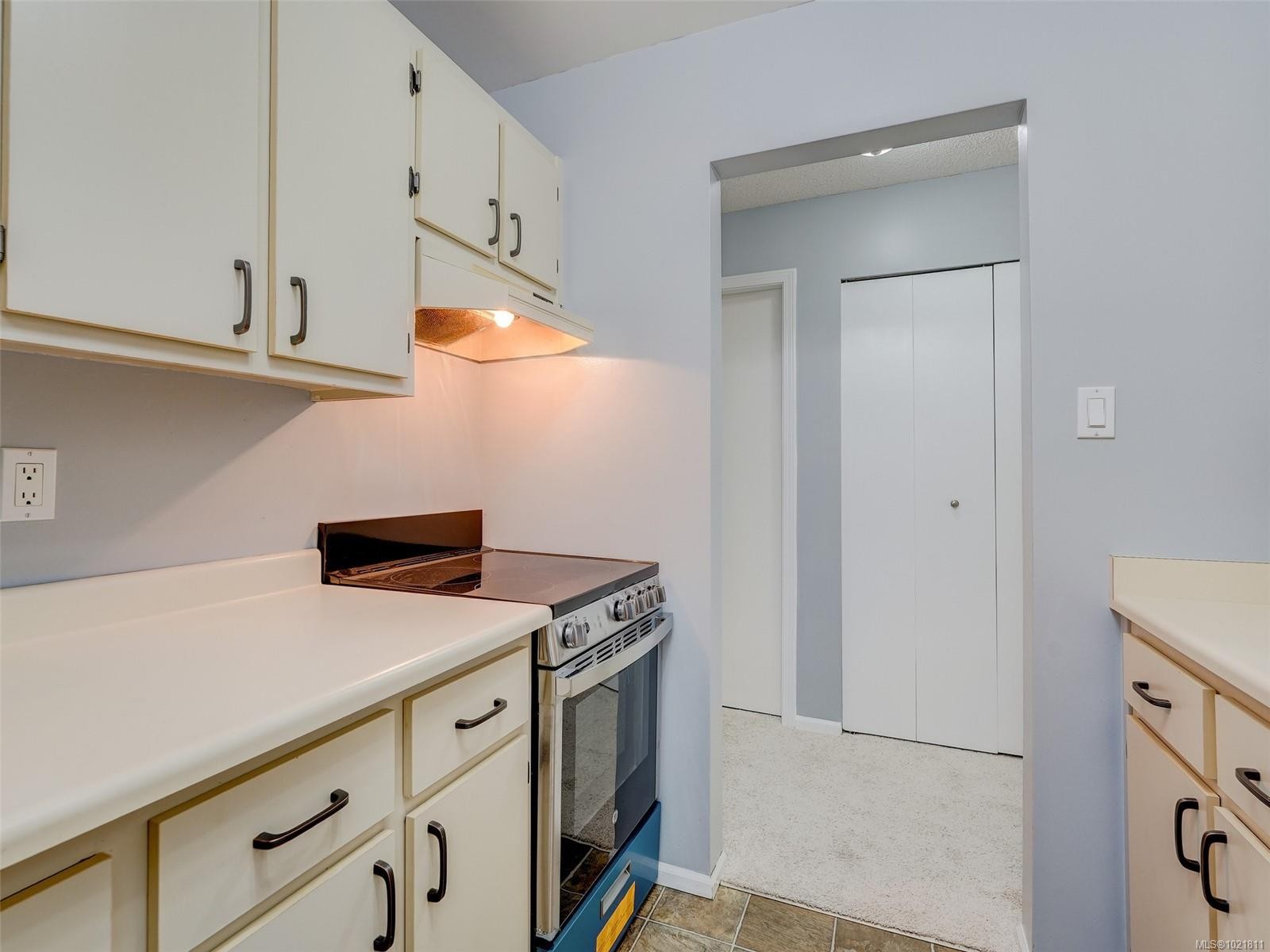 302-859 Carrie St, Esquimalt, BC