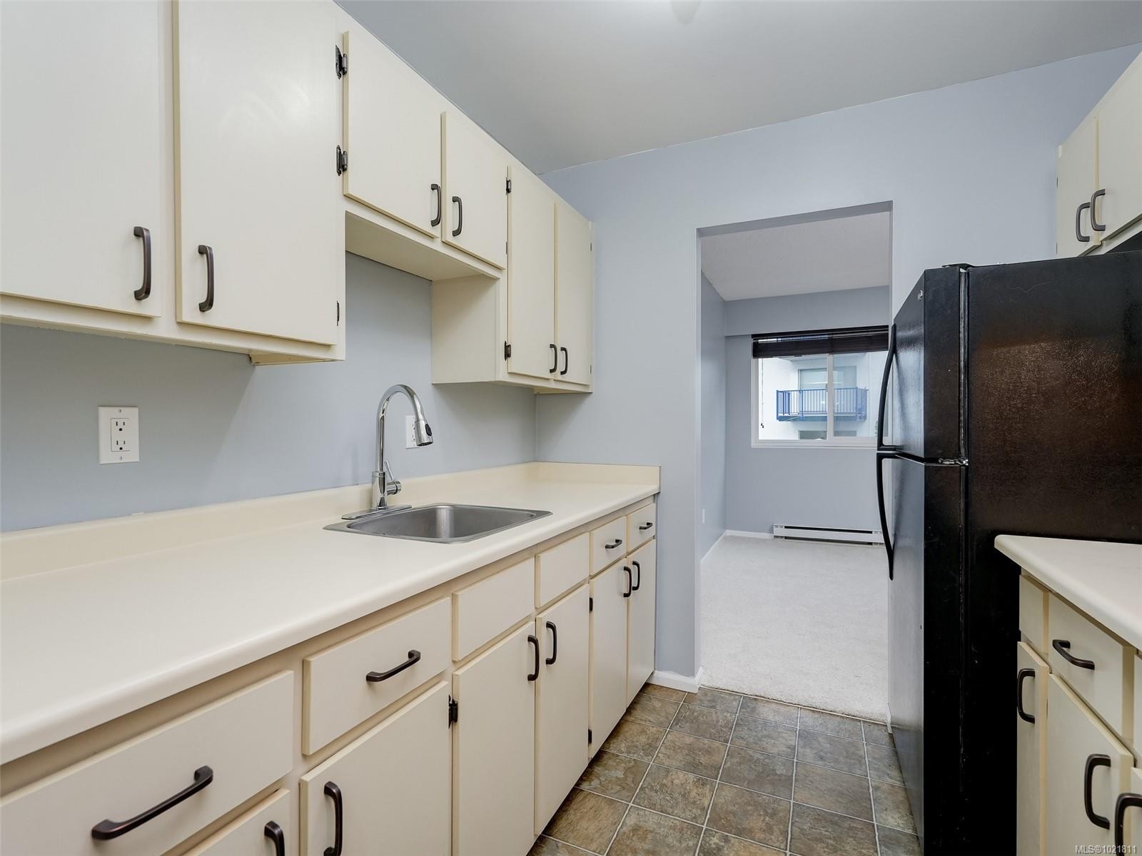 302-859 Carrie St, Esquimalt, BC