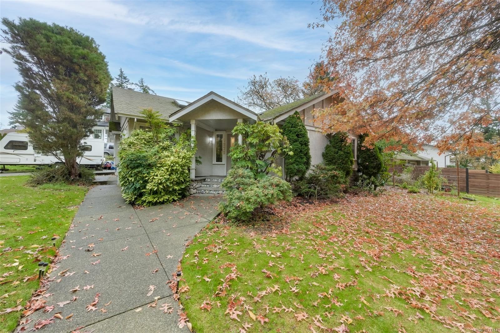 1975 Highland Rd, View Royal, BC