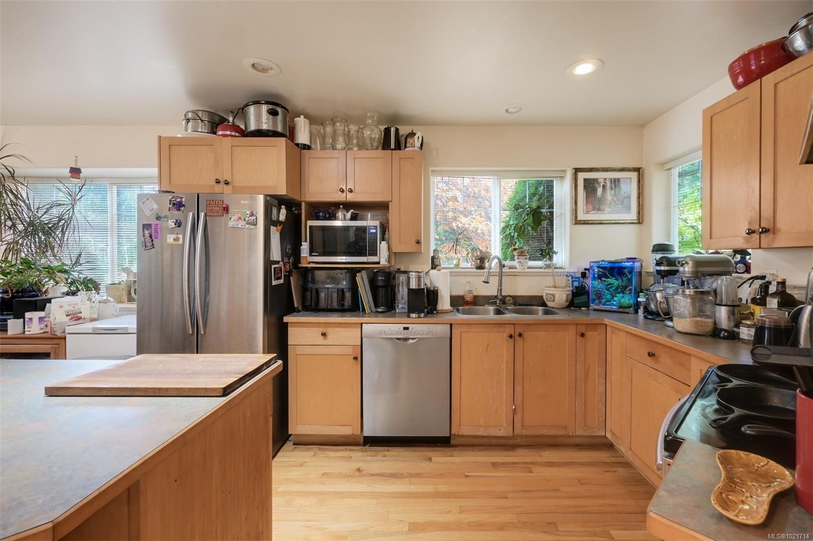 1975 Highland Rd, View Royal, BC