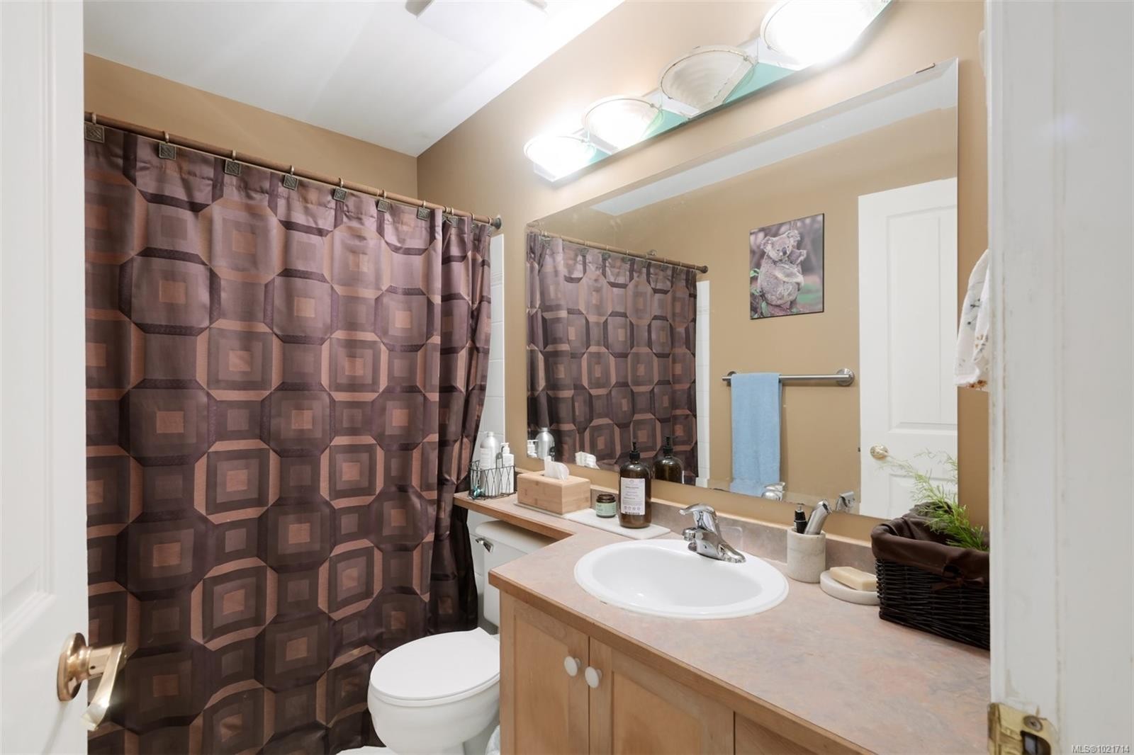 1975 Highland Rd, View Royal, BC