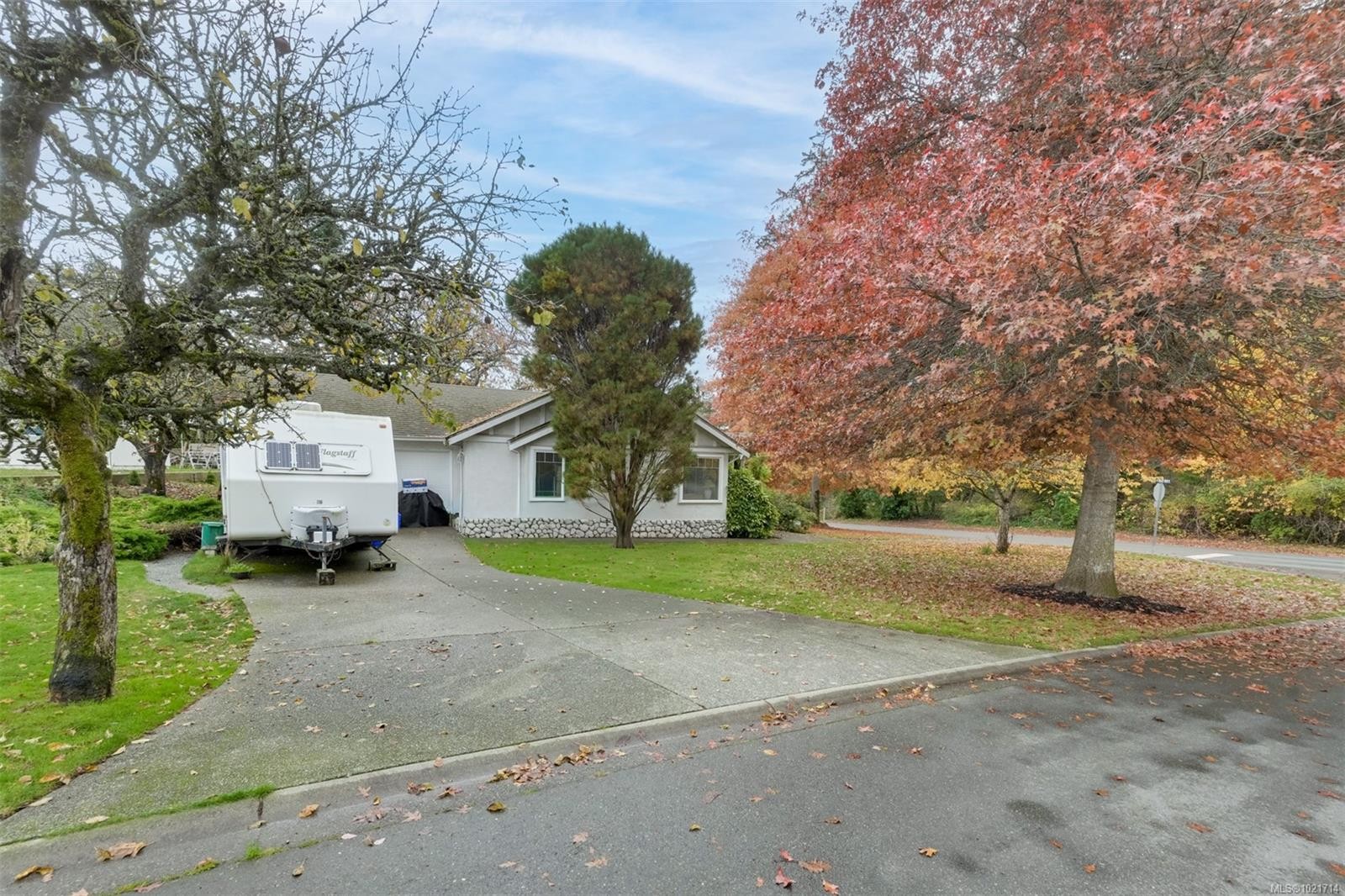 1975 Highland Rd, View Royal, BC