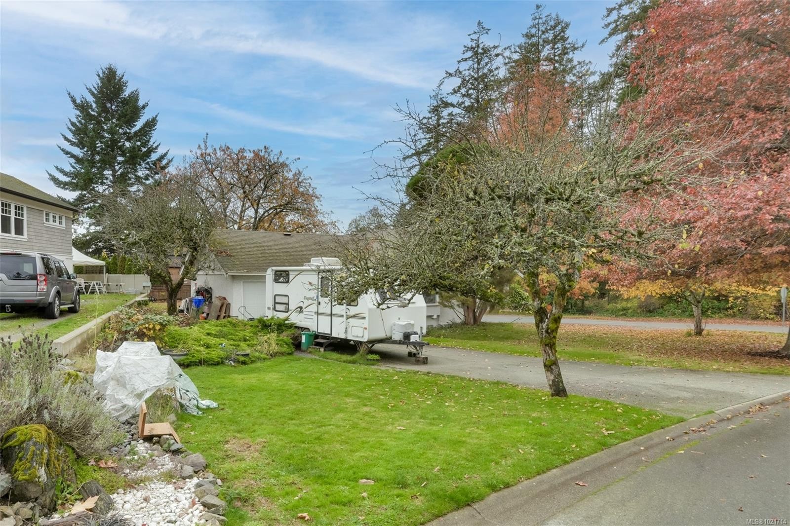 1975 Highland Rd, View Royal, BC