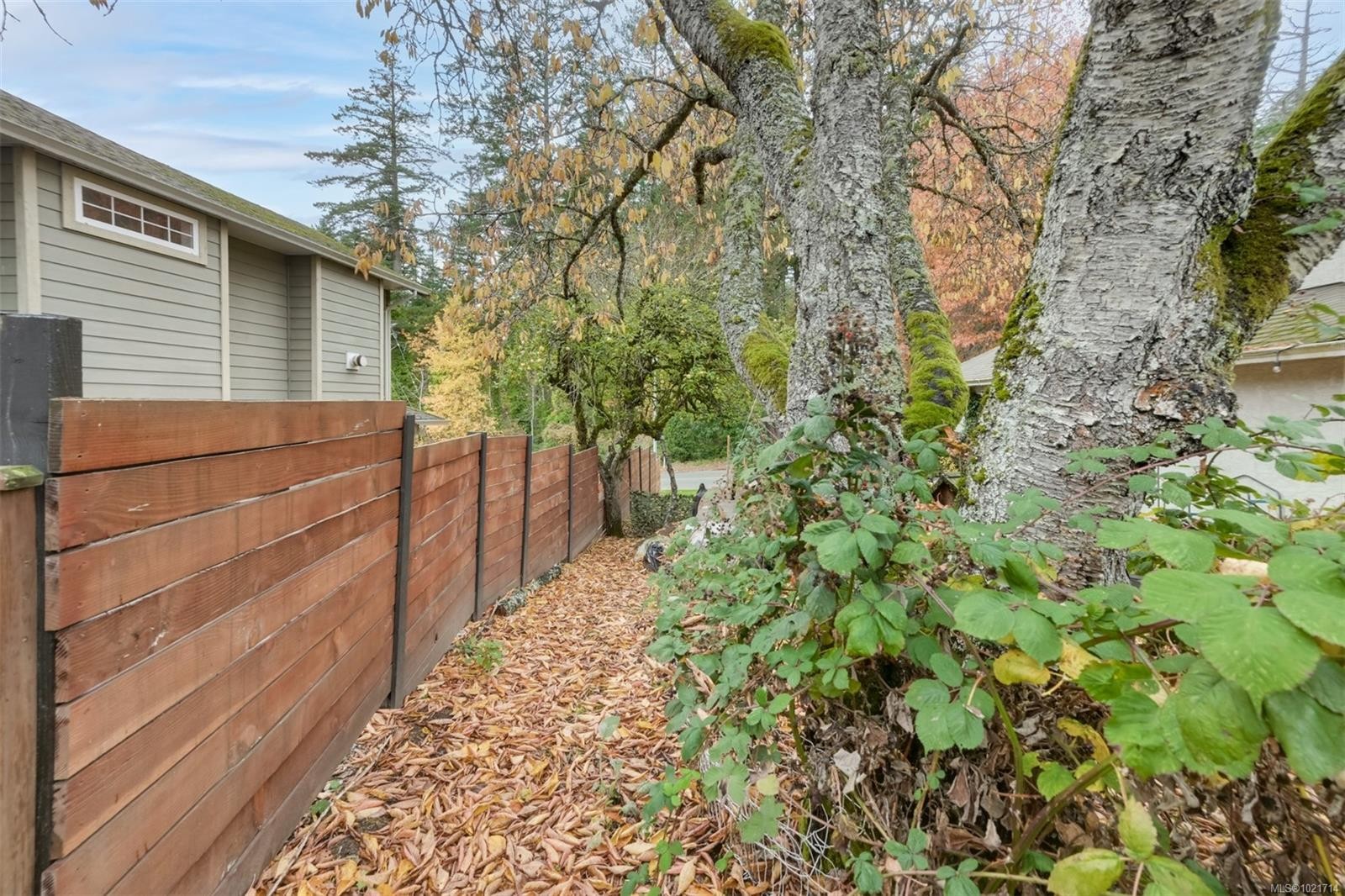 1975 Highland Rd, View Royal, BC