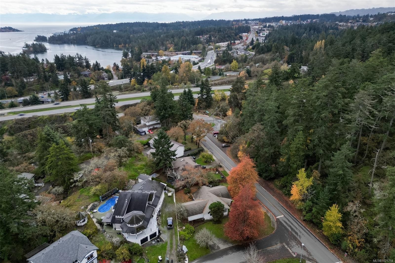 1975 Highland Rd, View Royal, BC