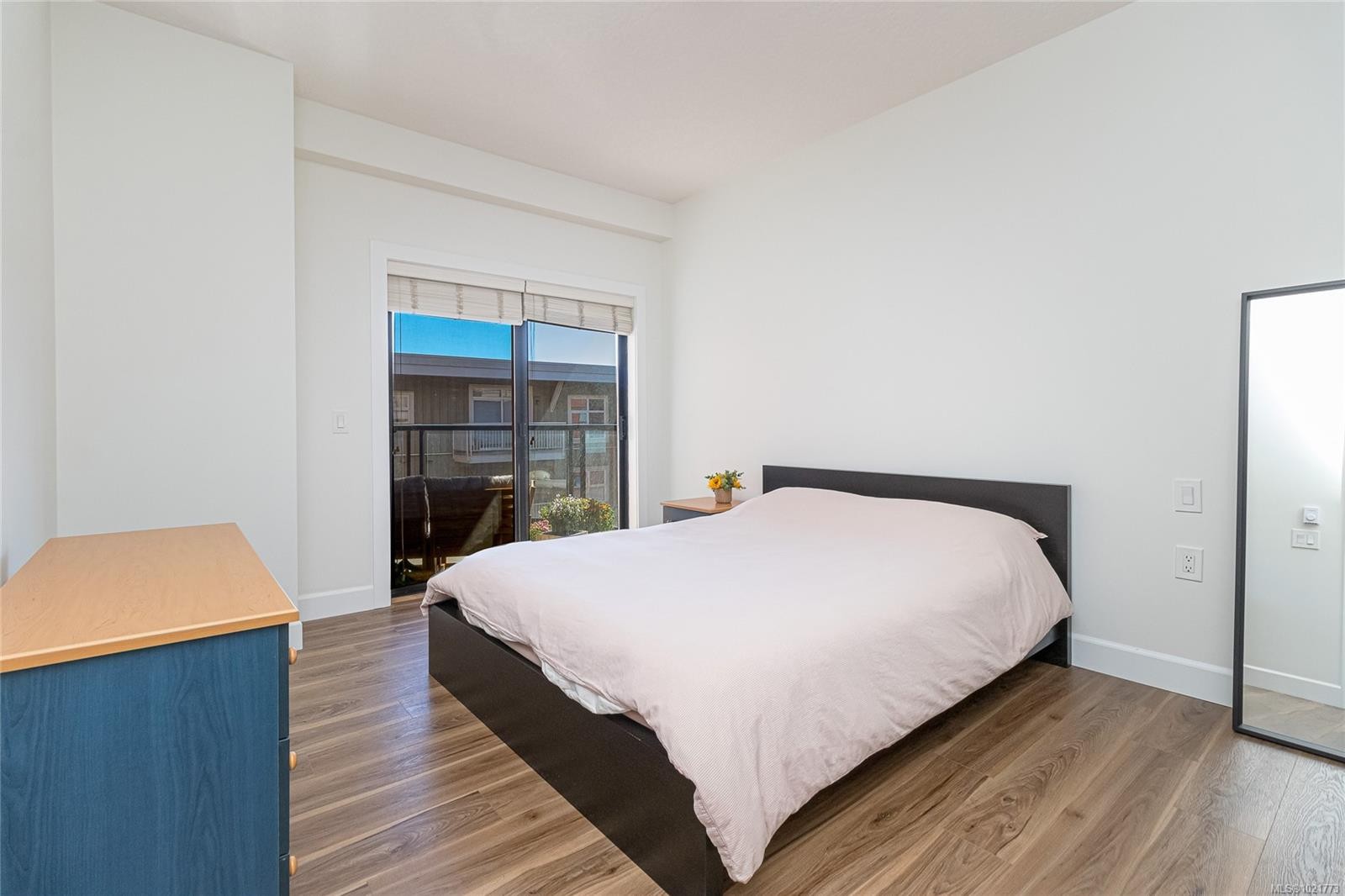 408-870 Short St, Saanich, BC - Indoor Photo Showing Bedroom