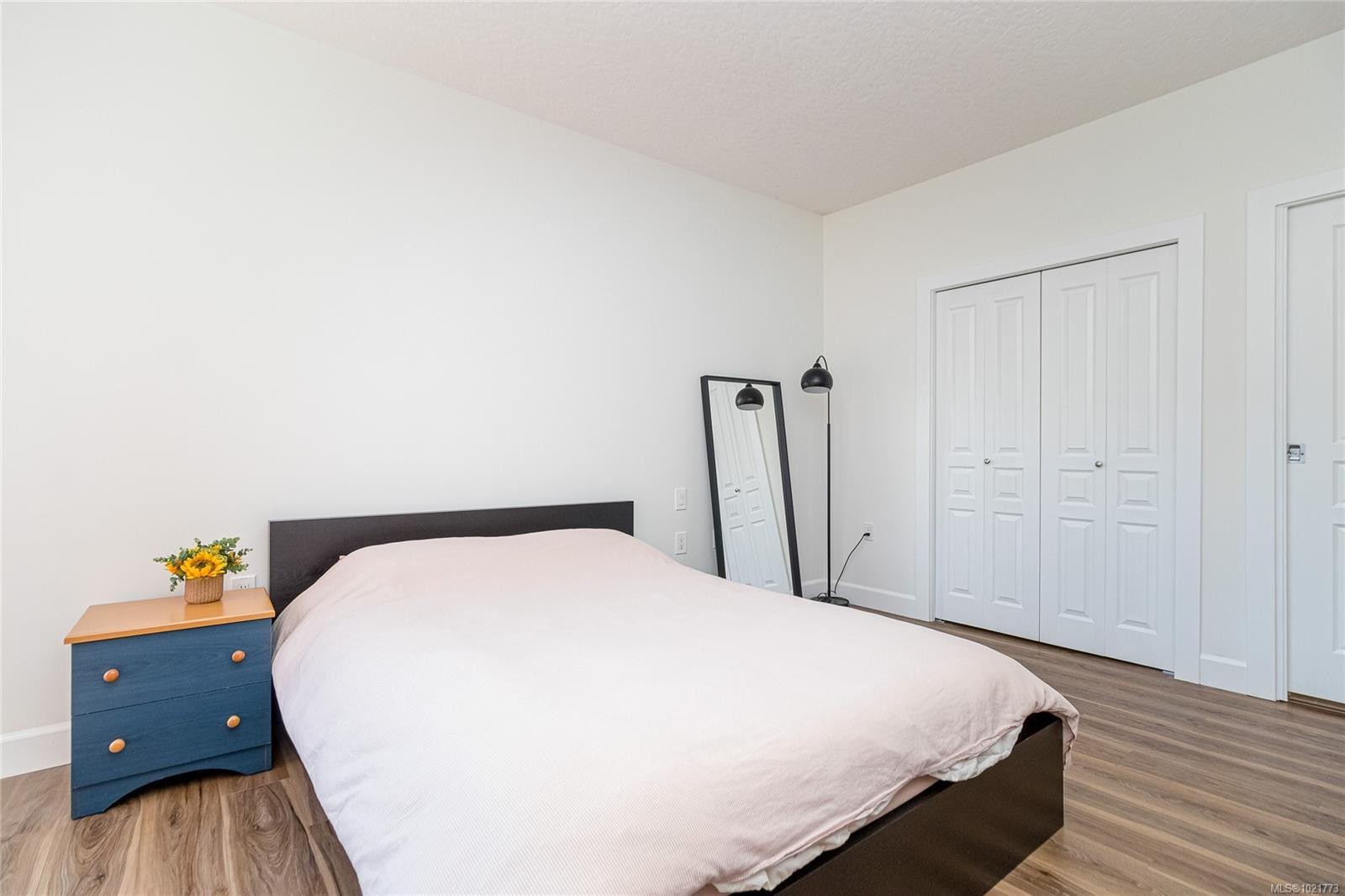 408-870 Short St, Saanich, BC - Indoor Photo Showing Bedroom