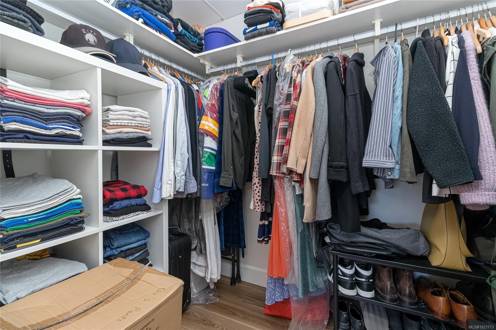 408-870 Short St, Saanich, BC - Indoor With Storage