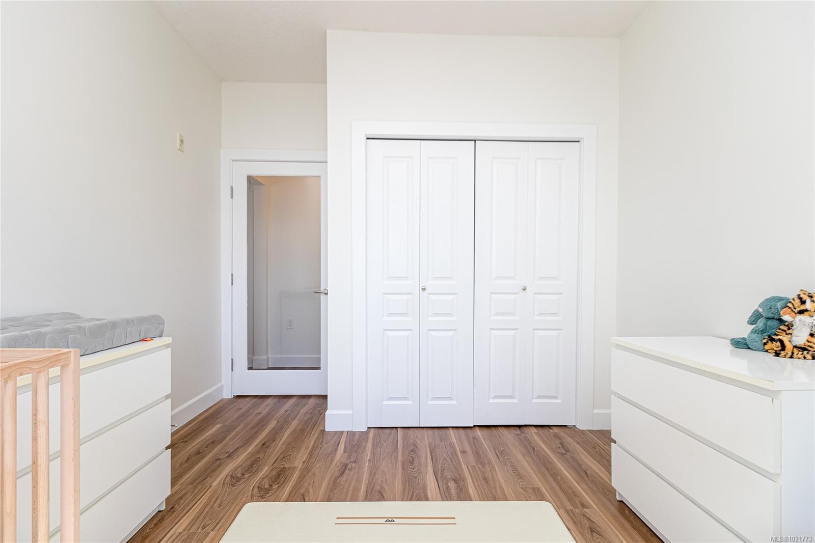 408-870 Short St, Saanich, BC - Indoor