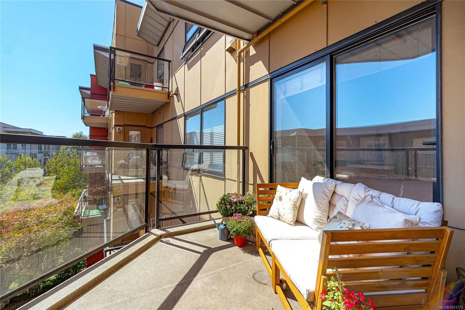 408-870 Short St, Saanich, BC - Outdoor With Balcony With Exterior