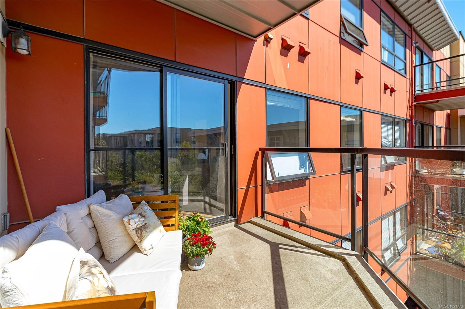 408-870 Short St, Saanich, BC - Outdoor With Balcony With Exterior