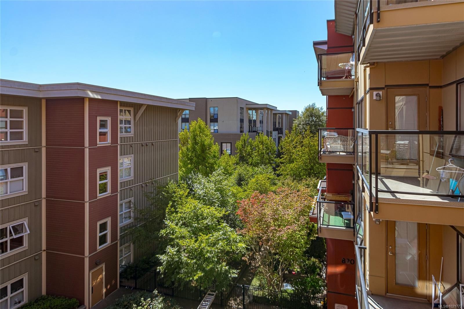 408-870 Short St, Saanich, BC - Outdoor With Balcony