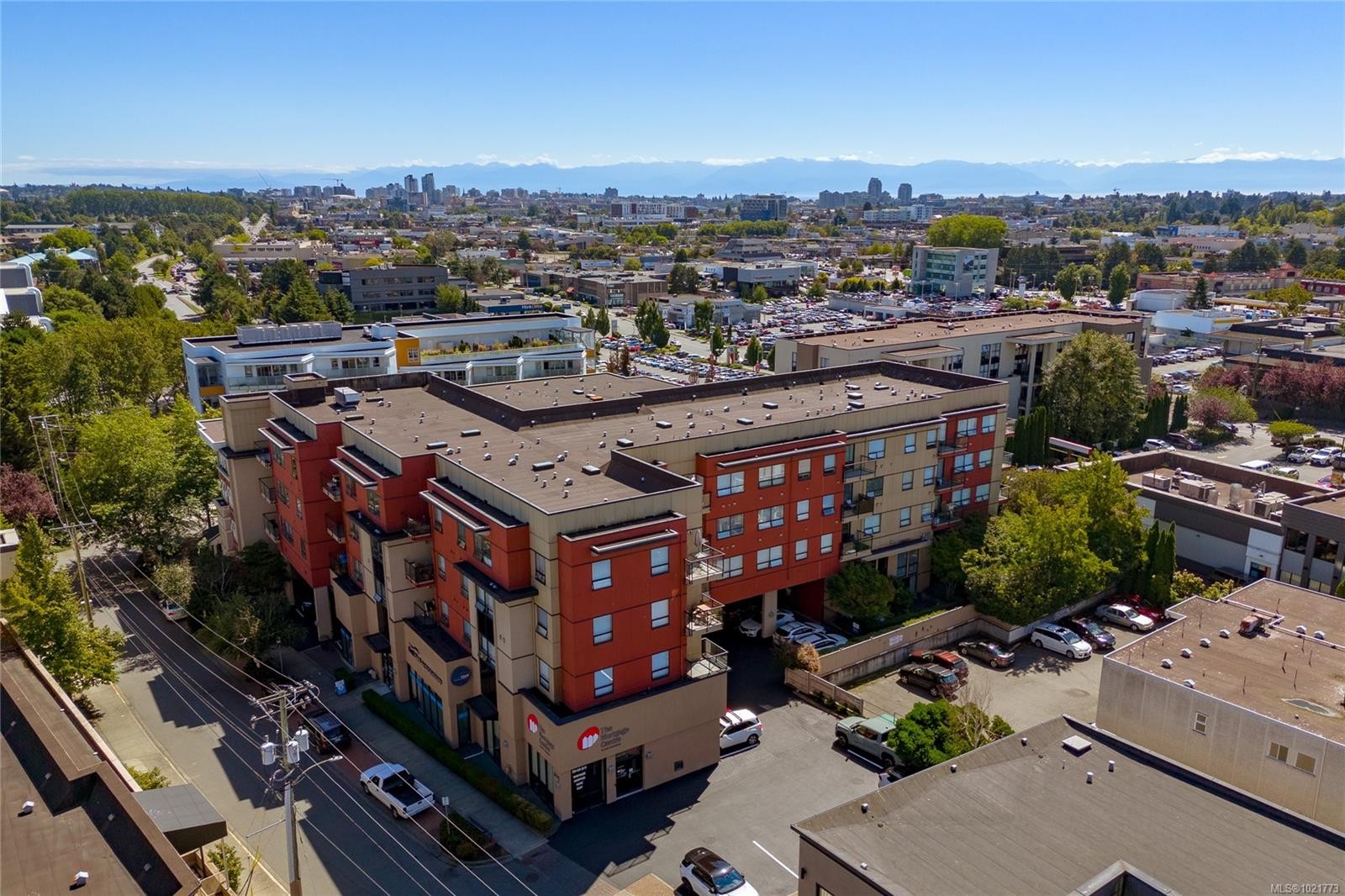 408-870 Short St, Saanich, BC - Outdoor With View