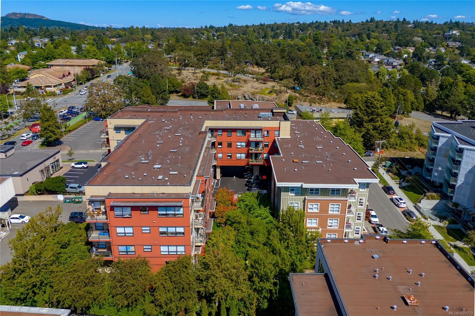 408-870 Short St, Saanich, BC - Outdoor With View