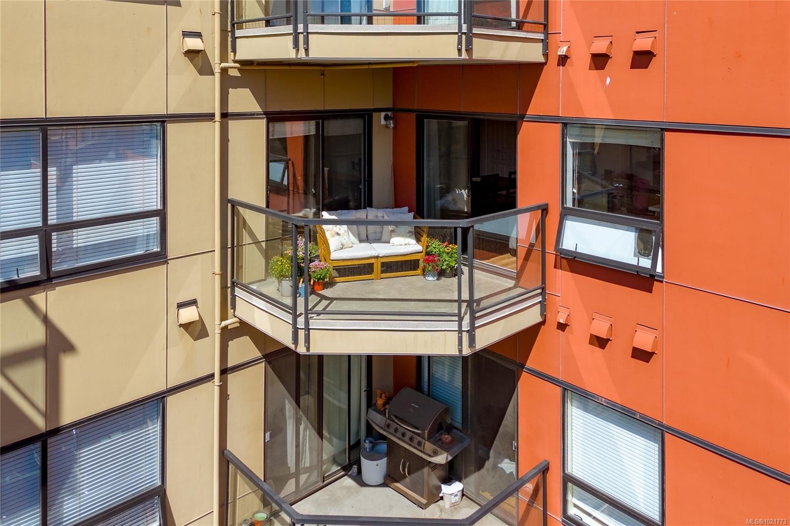 408-870 Short St, Saanich, BC - Outdoor With Balcony With Exterior