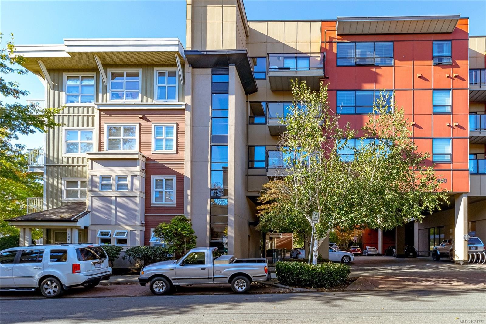 408-870 Short St, Saanich, BC - Outdoor With Balcony With Facade