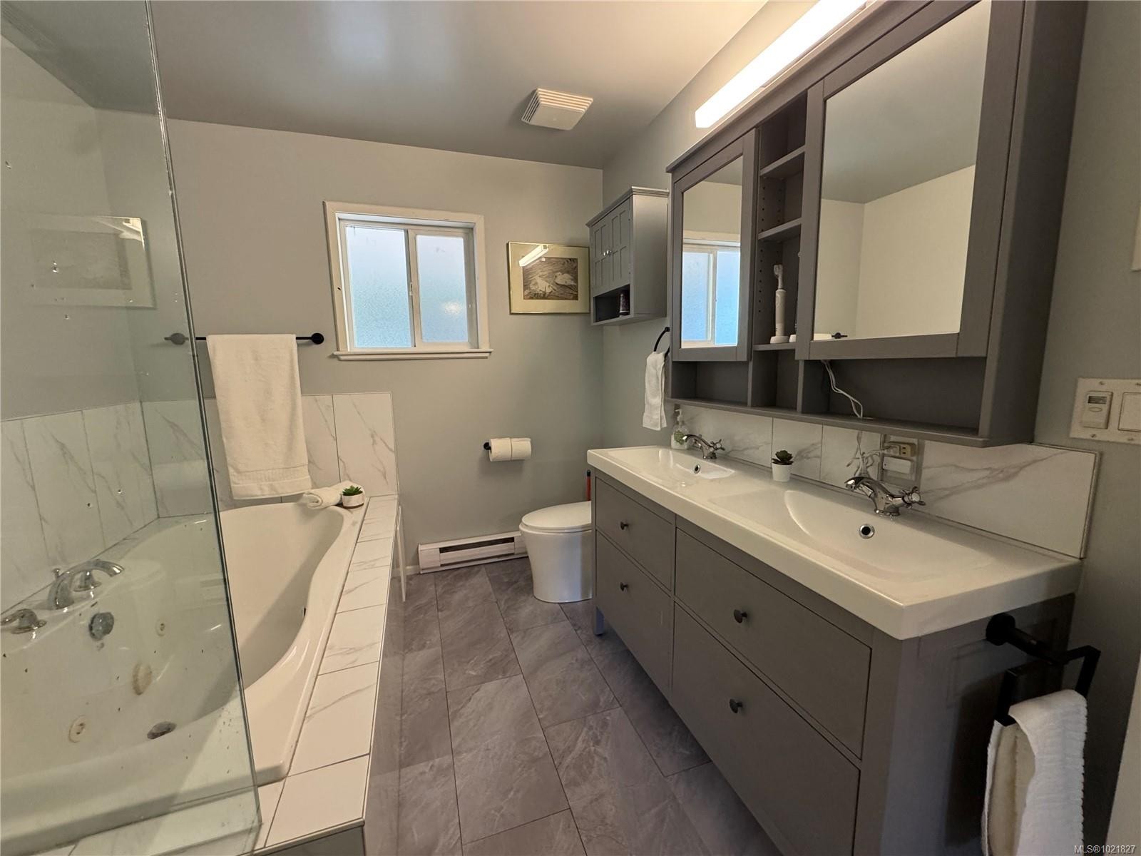 714 Charter Rd, Mayne Island, BC