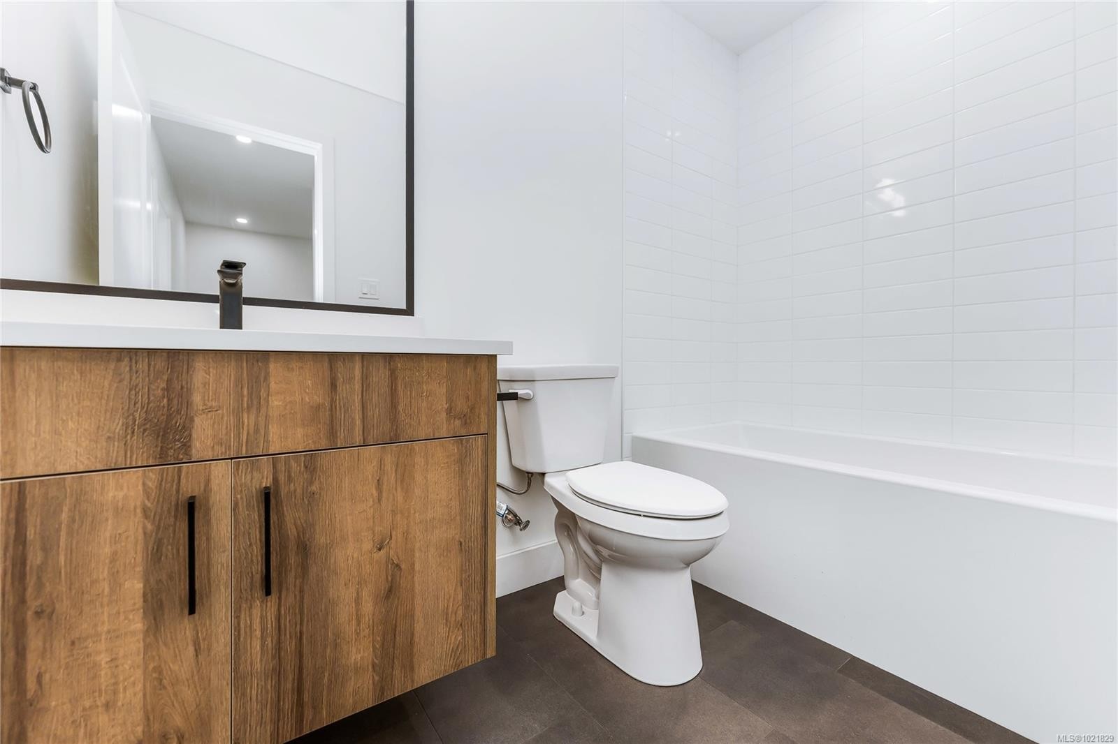 907 Vine Crt, Langford, BC