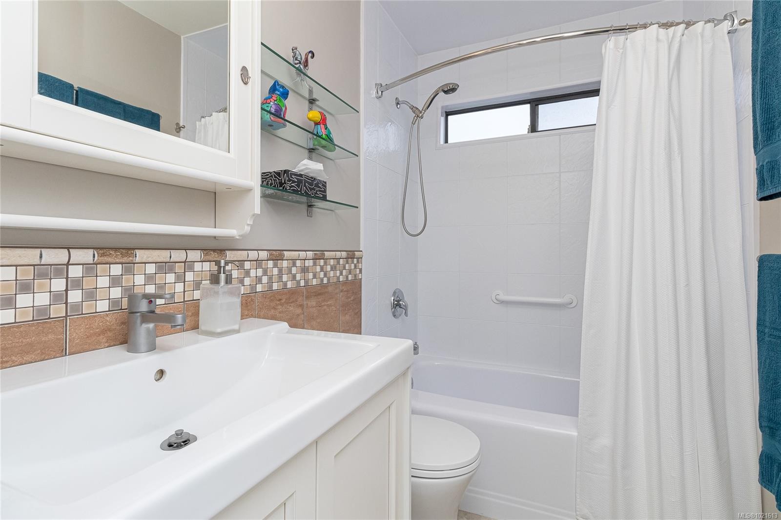 7906 Patterson Rd, Central Saanich, BC