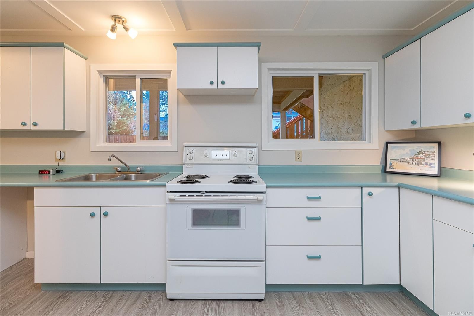 7906 Patterson Rd, Central Saanich, BC