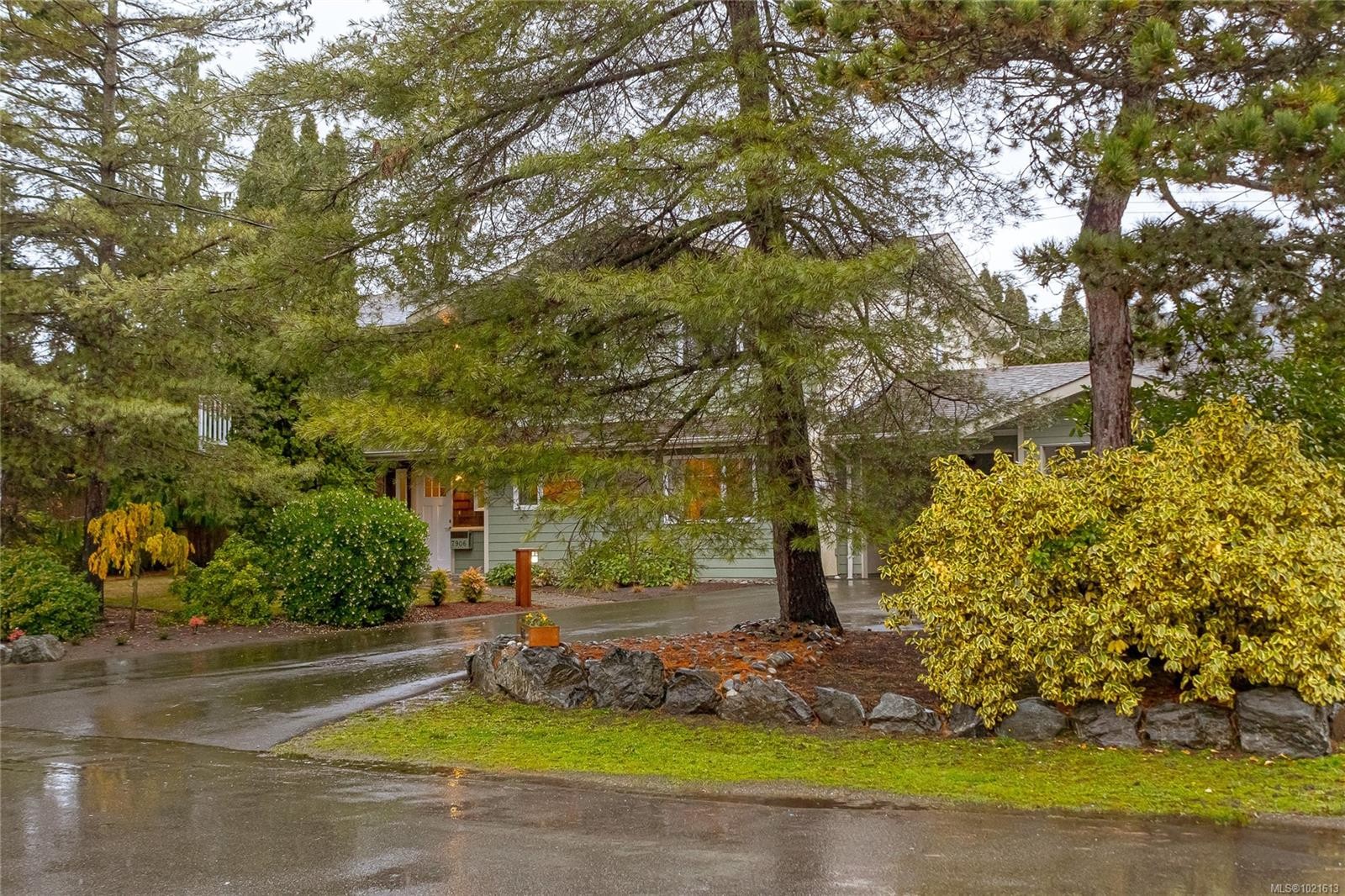 7906 Patterson Rd, Central Saanich, BC