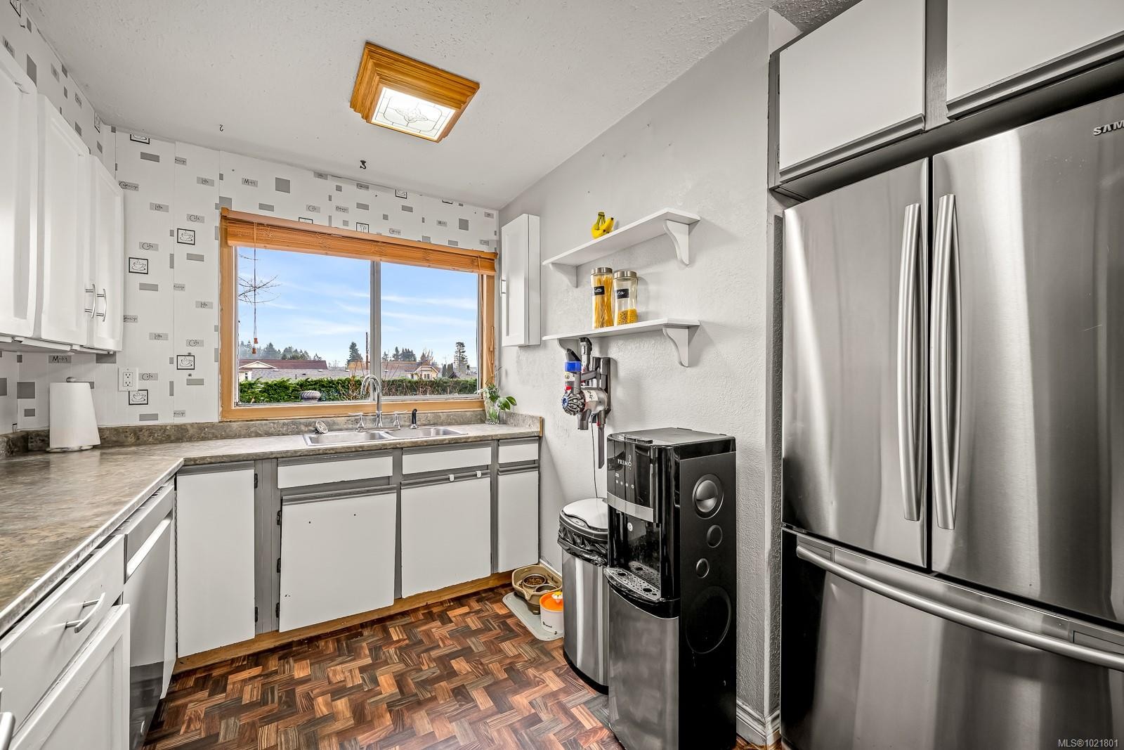 2316B Willemar Ave, Courtenay, BC - Indoor Photo Showing Kitchen