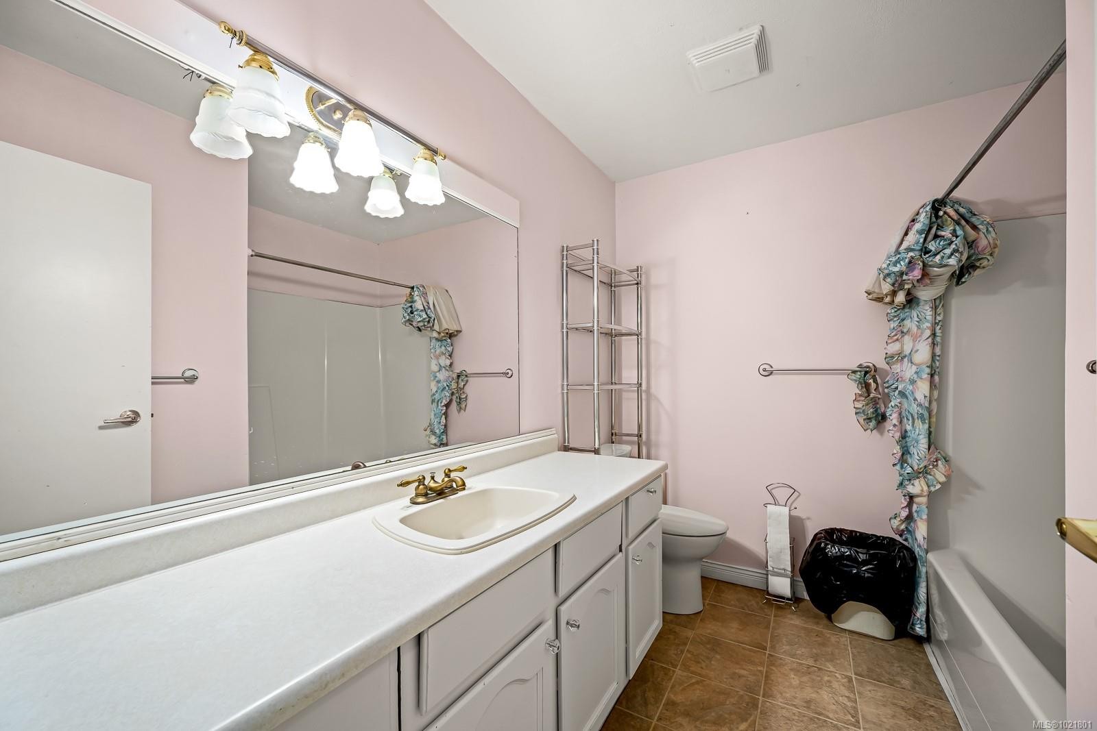 2316B Willemar Ave, Courtenay, BC - Indoor Photo Showing Bathroom