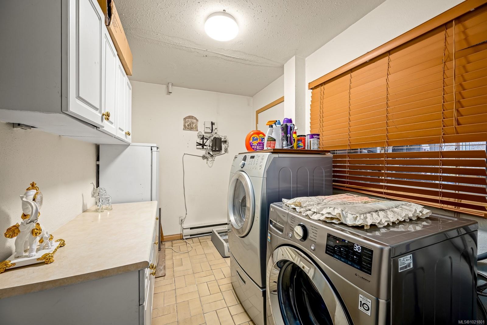 2316B Willemar Ave, Courtenay, BC - Indoor Photo Showing Laundry Room
